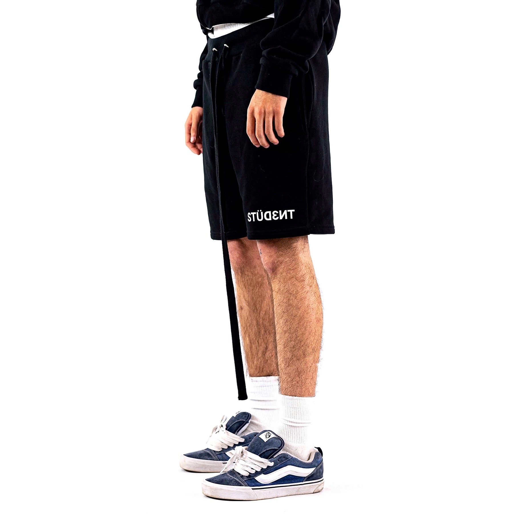 OVERSIZE BLACK EMBROIDERED SHORTS - obrazek 3