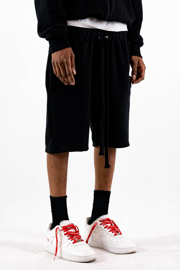 OVERSIZE BLACK SHORTS